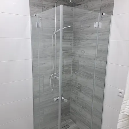 Akacjowa 24 Z Darmowym Miejscem Parkingowym نوا رودا